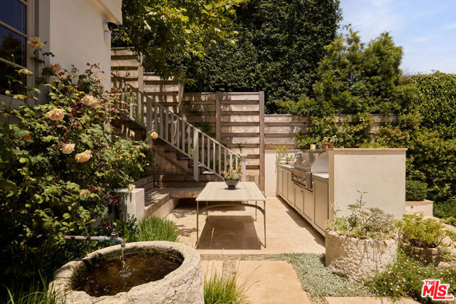 239 W Channel Road, Santa Monica CA: https://media.crmls.org/mediaz/f6de19b6-3683-46c9-b5f9-52636b210342.jpg