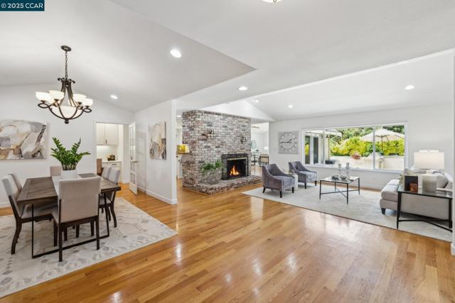 1450 Finley Ln, Alamo CA: https://media.crmls.org/mediaz/f6df4b26-9a46-4bbc-b4ba-3f4f0a3b99d3.jpg