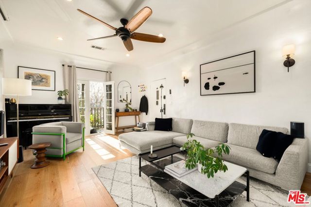 500 N Genesee Avenue, Los Angeles CA: https://media.crmls.org/mediaz/f6dfdc41-530f-4932-9508-c8ca3d68dc8d.jpg