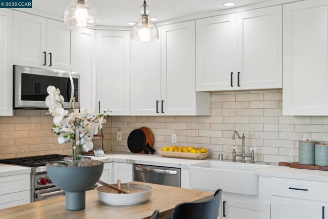 1150 Canyonwood Court, Walnut Creek CA: https://media.crmls.org/mediaz/f6e05209-3950-46ce-bfcd-1b8b98dae0b6.jpg