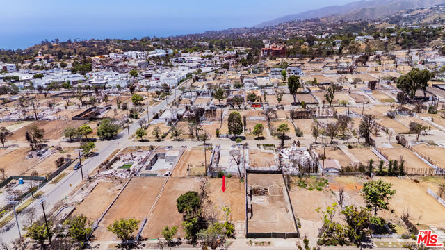 1115 Galloway Street, Pacific Palisades CA: https://media.crmls.org/mediaz/f6e09b74-4f7f-4961-93e6-943416b50327.jpg