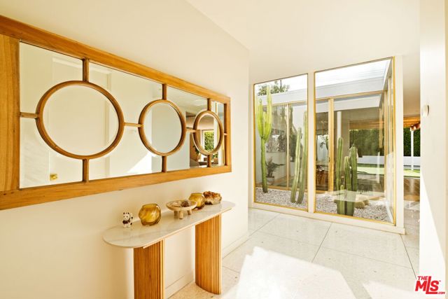 6641 Bedford Avenue, Los Angeles CA: https://media.crmls.org/mediaz/f6e0b029-9892-4868-8b6d-dc3b1f75f0bc.jpg