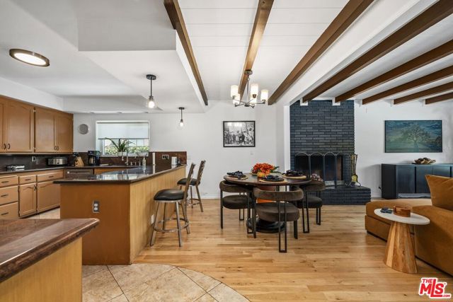 5905 S Chariton Avenue, Los Angeles CA: https://media.crmls.org/mediaz/f6e0cee6-ff9b-4c10-96fc-183b90d2ffd5.jpg
