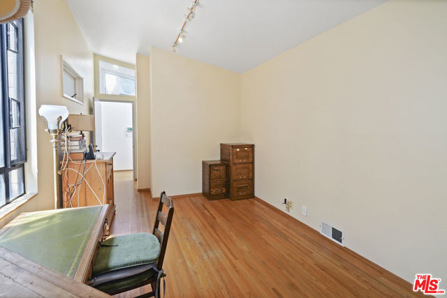 28828 Selfridge Dr, Malibu CA: https://media.crmls.org/mediaz/f6e0d7dd-bf6a-43f8-b1eb-eb12bbb8423e.jpg