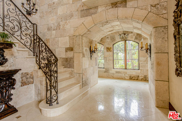 427 La Marina Drive, Camarillo CA: https://media.crmls.org/mediaz/f6e0db43-7691-492b-80d5-ca33ee247b14.jpg
