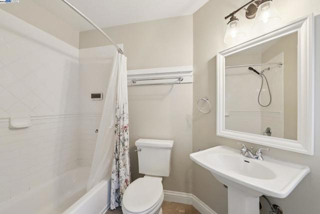 5400 Mountain Blvd, Oakland CA: https://media.crmls.org/mediaz/f6e178f6-8451-43b2-9013-9d8d1c9dc596.jpg