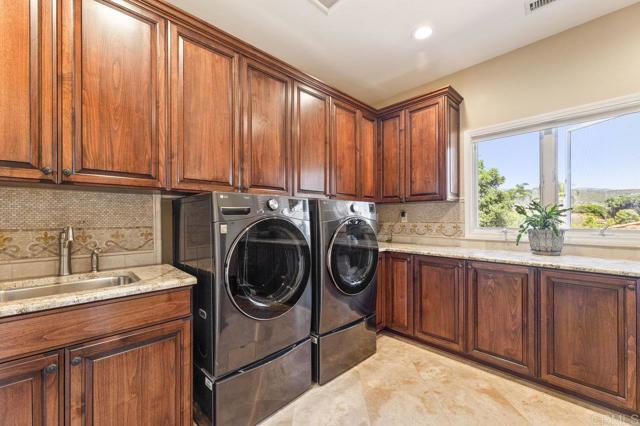 14963 Huntington Gate Drive, Poway CA: https://media.crmls.org/mediaz/f6e20074-d30c-47c8-98dd-4368db6b84c8.jpg