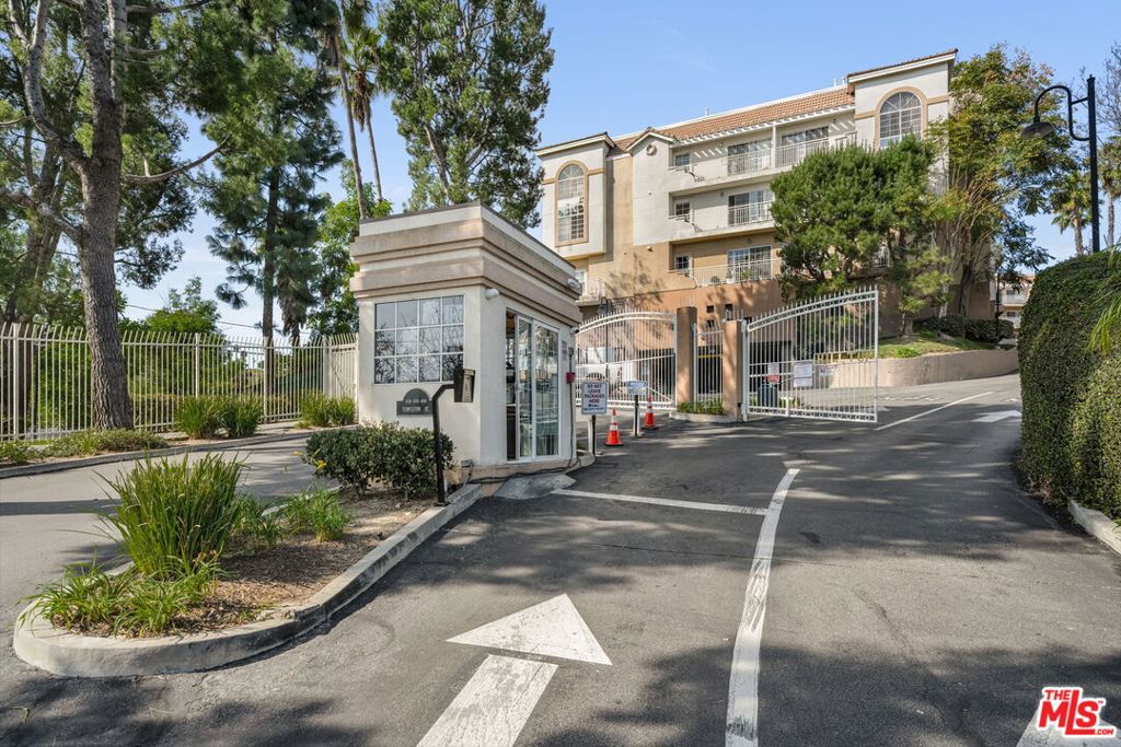 4750 Templeton Street #1104