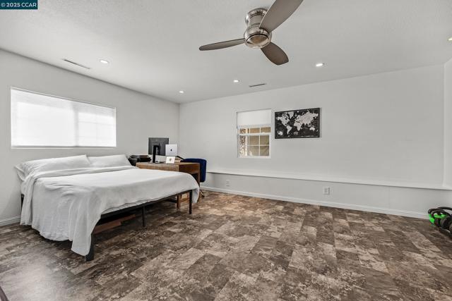 1301 Thomas Dr, Martinez CA: https://media.crmls.org/mediaz/f6e26026-d015-4771-b32a-3aeeab7f4945.jpg