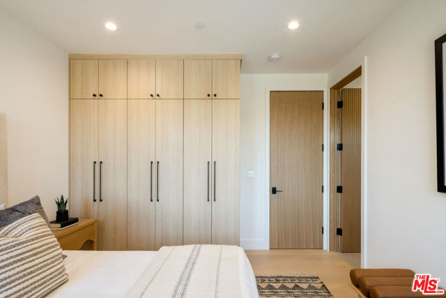 2115 Walnut Avenue, Venice CA: https://media.crmls.org/mediaz/f6e31713-3bdf-4d53-a586-021a4bbf0dd6.jpg