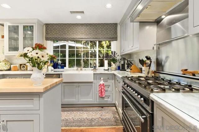 3868 Avenida Feliz, Rancho Santa Fe CA: https://media.crmls.org/mediaz/f6e349c8-4a47-45fe-8d79-dbaea37d9245.jpg