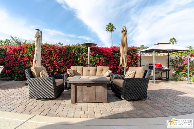 Image 41 of 52 For 77553 Carinda Court