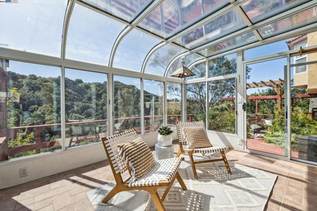 3483 Skyline Dr, Hayward CA: https://media.crmls.org/mediaz/f6e47f96-c4fc-4dfc-b619-ed502feb394e.jpg