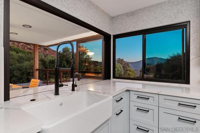 3453 Via Loma Vista, Escondido CA: https://media.crmls.org/mediaz/f6e4fb6b-f4bf-4243-b139-15c6364cc39c.jpg