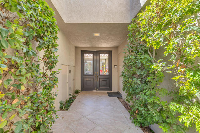 5 Stanford Drive, Rancho Mirage CA: https://media.crmls.org/mediaz/f6e51537-02fb-445e-beef-85ac1f86d492.jpg