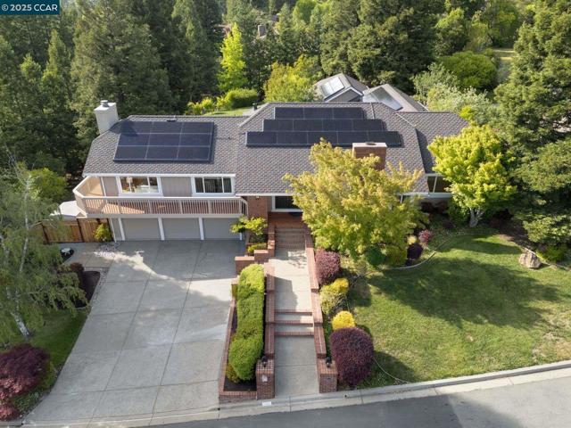 9 Irvine Drive, Moraga CA: https://media.crmls.org/mediaz/f6e6658d-d82e-4984-ae94-7db345e1bd7a.jpg