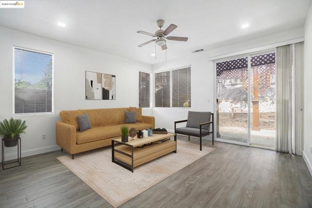 4112 Montgomery Hill Dr, Antioch CA: https://media.crmls.org/mediaz/f6e6d100-9d5e-4dbc-8bec-936783795b4a.jpg