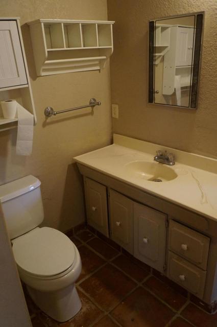 11022 West Drive, Morongo Valley CA: https://media.crmls.org/mediaz/f6e7357b-82fe-47cd-91d3-a4dee8d15848.jpg