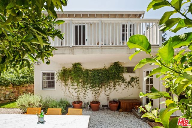 2204 Stanley Hills Drive, Los Angeles CA: https://media.crmls.org/mediaz/f6e73ea9-f816-40fd-8347-31512b911275.jpg