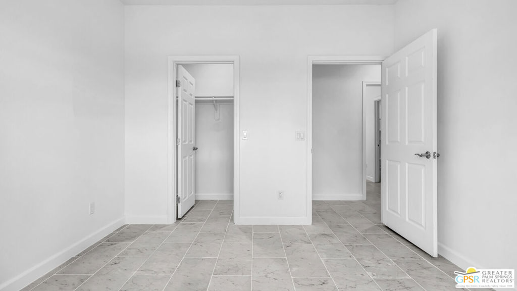 https://media.crmls.org/mediaz/f6e77aed-be48-4a1c-8c3b-0c274d0aee32.jpg?preset=X-Large