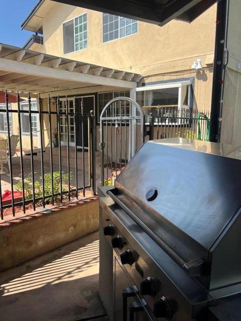 1298 Hersman Drive, Gilroy CA: https://media.crmls.org/mediaz/f6e88f9a-85e5-4472-851c-08ce594db7a3.jpg