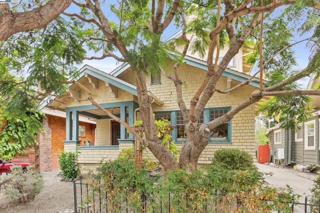 3215 Liberty Ave, Alameda CA: https://media.crmls.org/mediaz/f6e931bb-6f7b-44ce-8f95-b1435c175be1.jpg