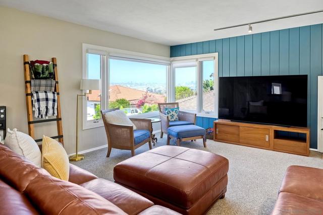 3115 Edith Ln, San Diego CA: https://media.crmls.org/mediaz/f6ea042e-8f70-452a-9d9a-f27d11477186.jpg
