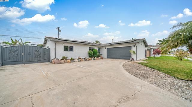 16871 Ross Lane, Huntington Beach CA: https://media.crmls.org/mediaz/f6ea2548-39f0-49f3-9c27-edb00c41672f.jpg