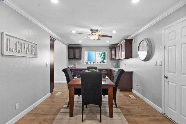 5095 Nottingham Ct, Newark CA: https://media.crmls.org/mediaz/f6ea4a36-f04e-4189-aa4d-54272ddee399.jpg