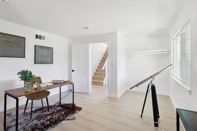1218 Lattie Ln, Mill Valley CA: https://media.crmls.org/mediaz/f6ea895b-03cb-41bc-8fcb-1db77c4179fa.jpg