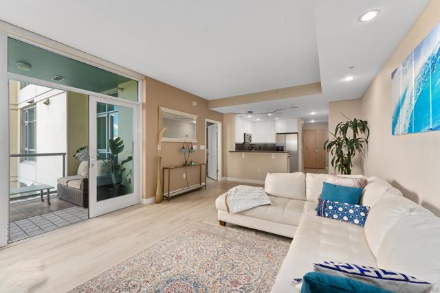 850 Beech St, San Diego CA: https://media.crmls.org/mediaz/f6eae768-442a-4642-af6a-c42aa7c69ee0.jpg