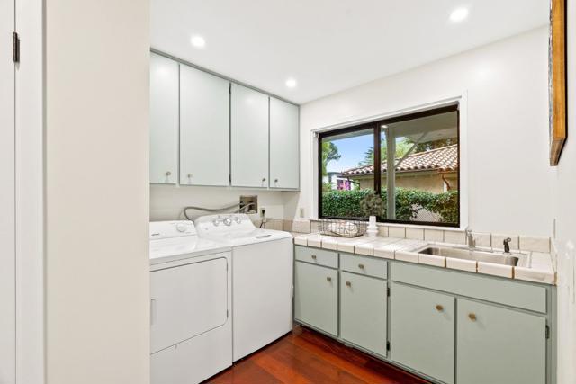 320 Cliff Drive, Aptos CA: https://media.crmls.org/mediaz/f6eb1a4a-0b86-4041-aefb-288e227e1533.jpg