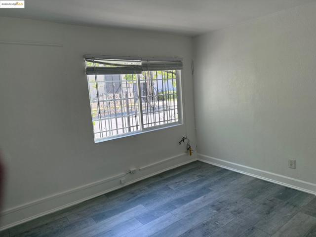2542 Filbert St, Oakland CA: https://media.crmls.org/mediaz/f6eb2193-38a1-4b0b-95e1-25e0277140ed.jpg