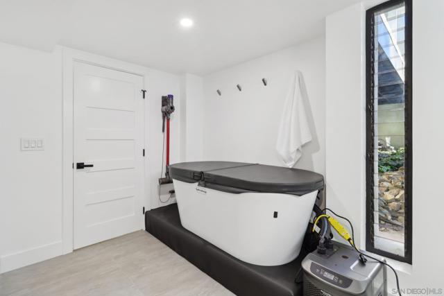 7117 Obelisco Cir, Carlsbad CA: https://media.crmls.org/mediaz/f6eb30c4-c74e-43f3-8a86-4ec18cffbebd.jpg