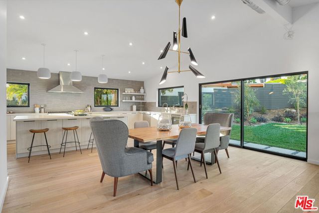 8400 Edwin Drive, Los Angeles CA: https://media.crmls.org/mediaz/f6eb41a5-f951-442e-affc-d503035a3b69.jpg