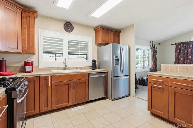 Detail Gallery Image 7 of 49 For 1930 W San Marcos Blvd #172,  San Marcos,  CA 92078 - 2 Beds | 2 Baths