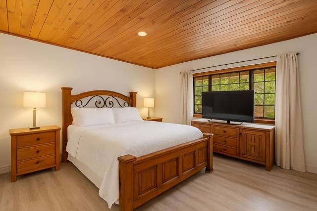 54820 Fern Drive, Idyllwild CA: https://media.crmls.org/mediaz/f6eb7f64-26f4-44b5-adcf-fe7ec27c6181.jpg