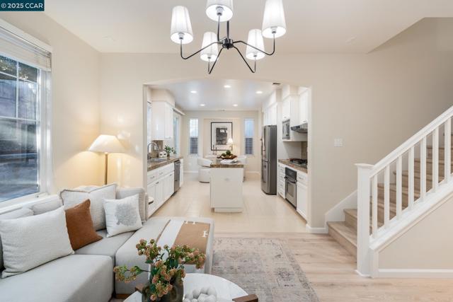 2258 S Donovan Way, San Ramon CA: https://media.crmls.org/mediaz/f6ebb64b-306f-4697-9fa2-d4107757234e.jpg