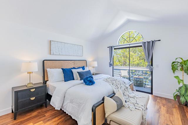 425 Mountain Laurel Court, Mountain View CA: https://media.crmls.org/mediaz/f6ebbf05-7cf9-4a14-b7f4-f3629990894a.jpg