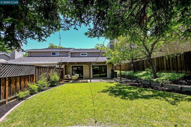 2120 Shady Creek Pl, Danville CA: https://media.crmls.org/mediaz/f6ebc78f-b389-46de-9ac5-ca617713bca7.jpg