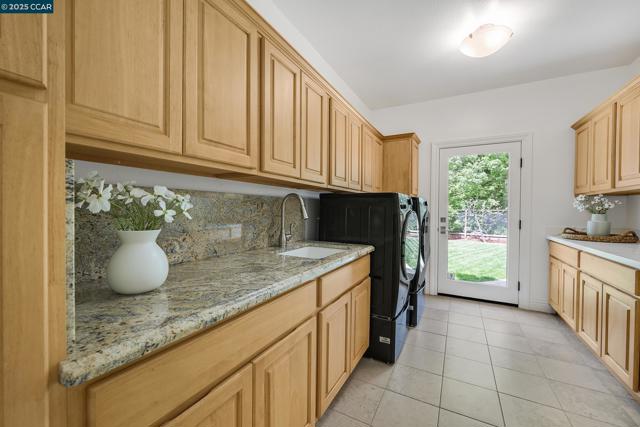 2363 Fish Creek Pl, Danville CA: https://media.crmls.org/mediaz/f6ed56df-bdef-4c80-a68e-99b7c45d5abd.jpg