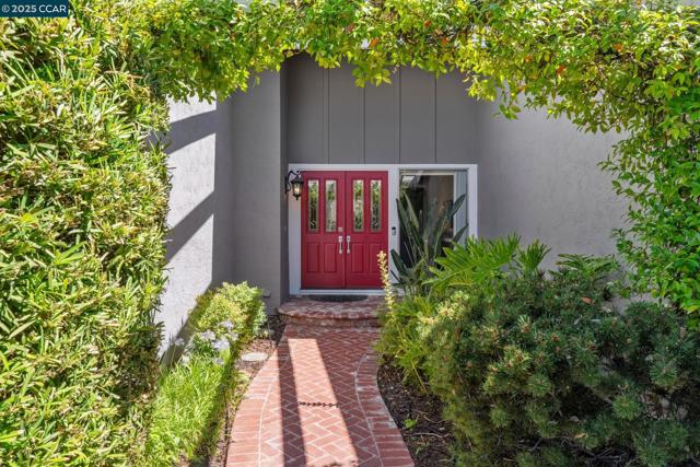 3245 Newport Court, Walnut Creek CA: https://media.crmls.org/mediaz/f6edb43b-7b78-4d32-8dfb-fba73d4e6c61.jpg