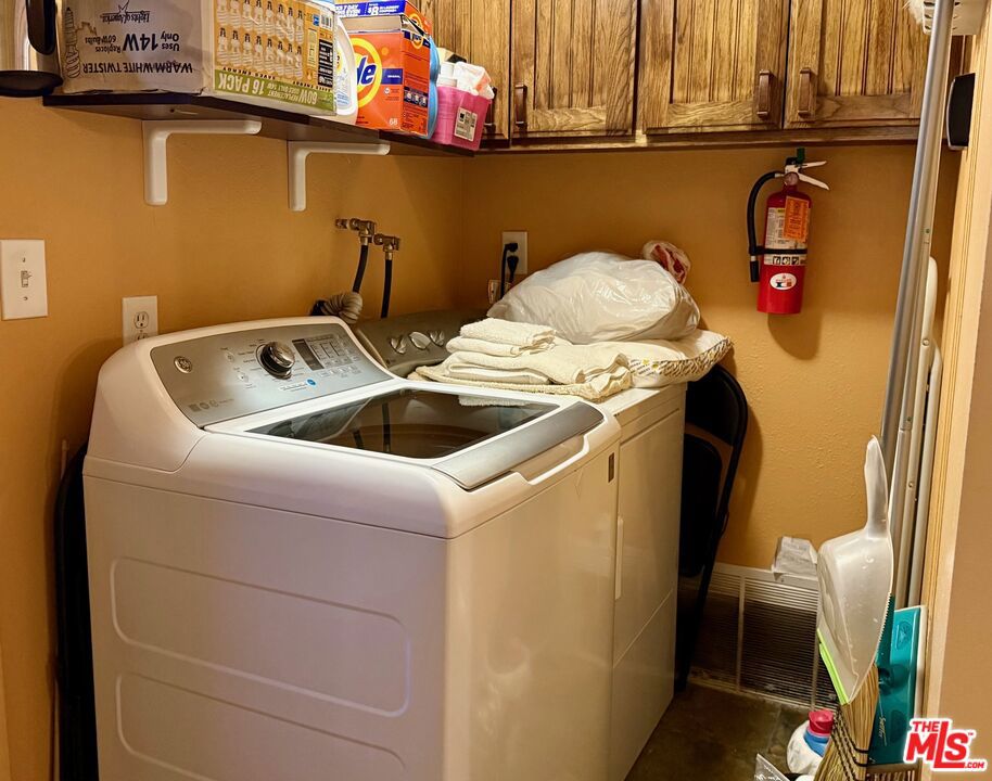 https://media.crmls.org/mediaz/f6ee12a2-19c3-4f18-b304-e5d9742865d7.jpg?preset=X-Large
