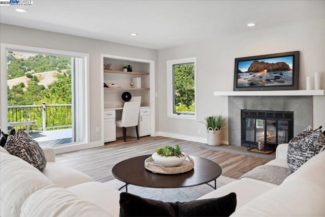 325 Bollinger Estates Ct, San Ramon CA: https://media.crmls.org/mediaz/f6ee4188-a65b-4a36-8d02-c80d5c1fe467.jpg