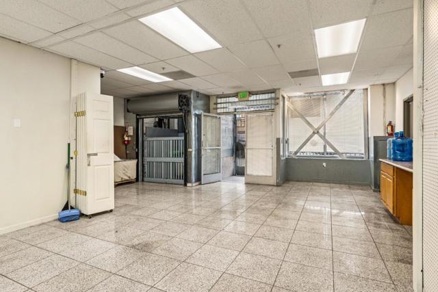 Image 37 of 52 For 1114 Howard Street