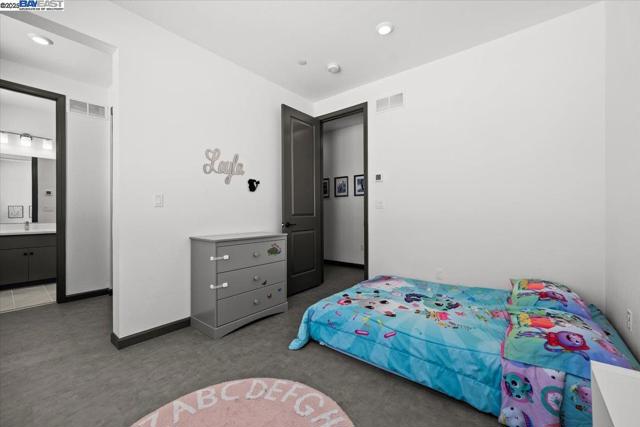 5483 Melissa Ln, Dublin CA: https://media.crmls.org/mediaz/f6efe136-069c-4cd8-93a3-f8e1447ca16e.jpg