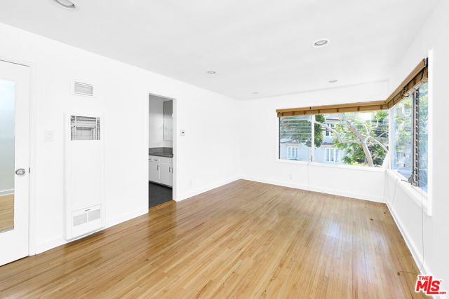 607 Ashland Avenue, Santa Monica CA: https://media.crmls.org/mediaz/f6f06153-c9a1-4c47-824d-52ff3e0706cf.jpg