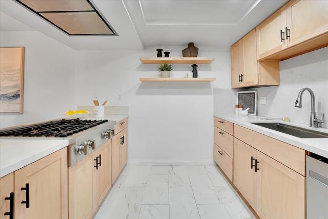 Detail Gallery Image 10 of 31 For 7077 Camino Pacheco, San Diego,  CA 92111 - 2 Beds | 2 Baths