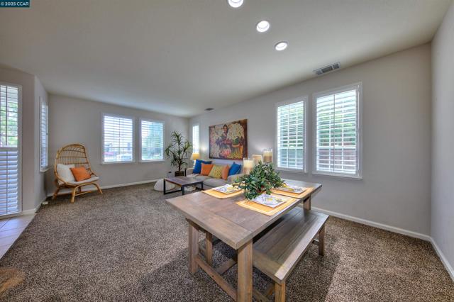 2927 Carlingford Ln, Vallejo CA: https://media.crmls.org/mediaz/f6f0d52d-7a79-42d7-aa09-74fd8bf8649a.jpg