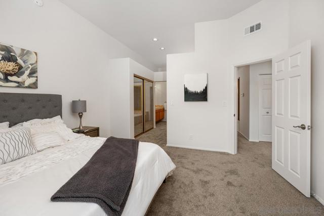 8585 Via Mallorca, La Jolla CA: https://media.crmls.org/mediaz/f6f1422e-b9db-42fe-95f0-1f3871b228a6.jpg